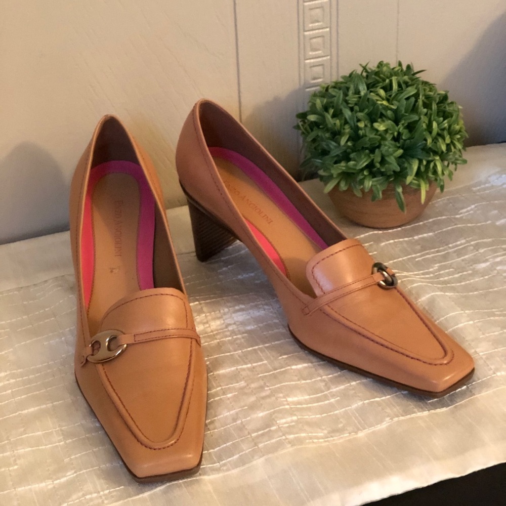 Enzo Angiolini EA Flexo camel colored heels.